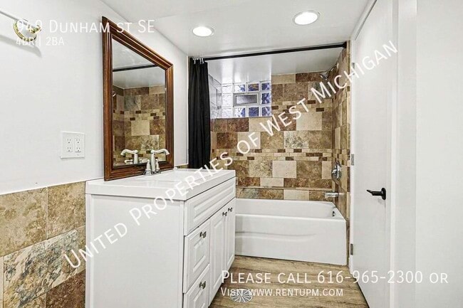 Building Photo - 949 Dunham St SE