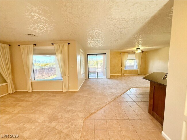 Building Photo - 3530 E Vineyard Dr