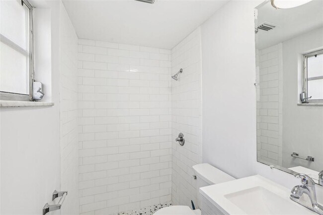 Building Photo - 4015 Litchfield Dr