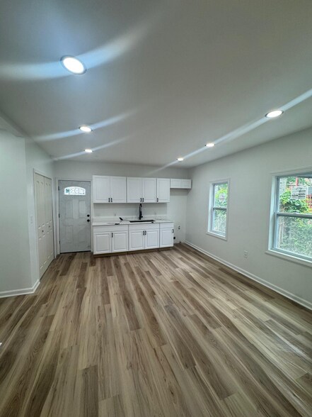 Building Photo - 6211 Lawn Ave