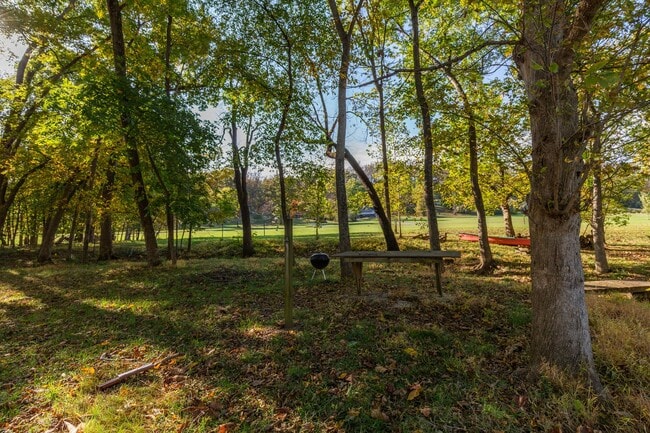 Building Photo - 1 bed, 1 bath River View Cottage in Charle...