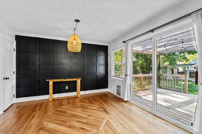 Building Photo - Gorgeous 3 Bedroom Ranch in North Raleigh, updated, pet friendly, fenced-in yard!