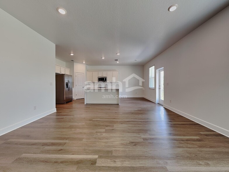 Building Photo - 37956 Dusty Saddle Ln
