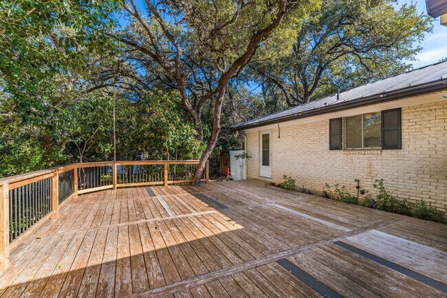 Building Photo - MACARTHUR PARK 3-BEDROOM HOME