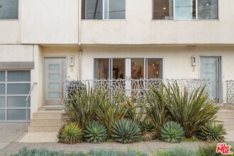 Building Photo - 2101 Ocean Ave