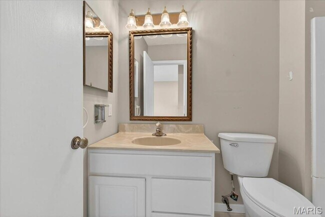 Building Photo - Welcome home to comfort and convenience in St. Peters!