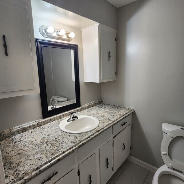 Building Photo - 4765 Covington Pike