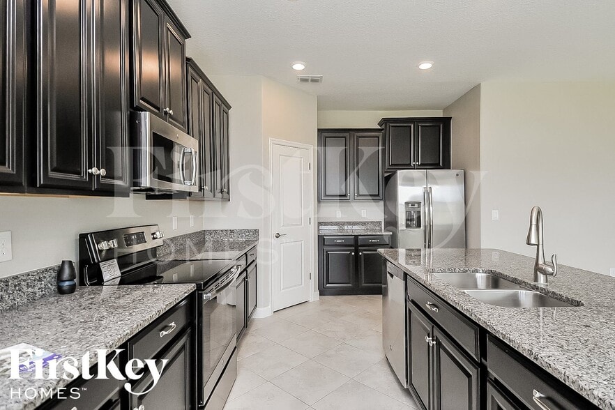 Building Photo - 9823 Ivory Dr