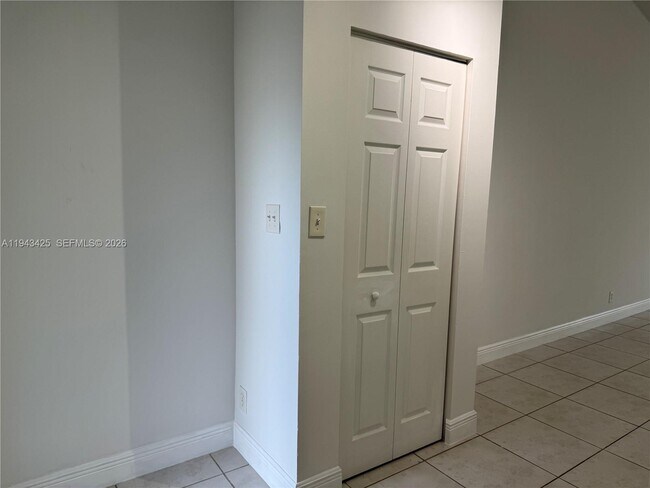 Building Photo - 9446 SW 140th Ct