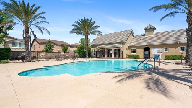 Building Photo - Beautiful 2-Bedroom, 2-Bathroom Condo with...