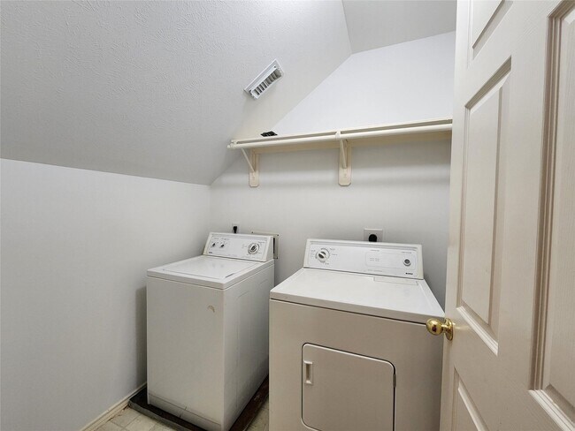 Building Photo - 1730 Redwing Ridge Dr