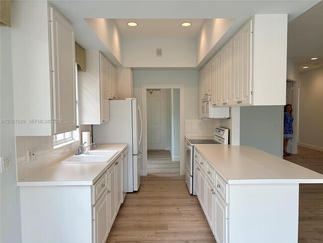 Building Photo - 2786 James River Rd