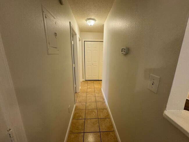 Building Photo - Gulf Breeze - Greenbriar Estates - 2 bedro...