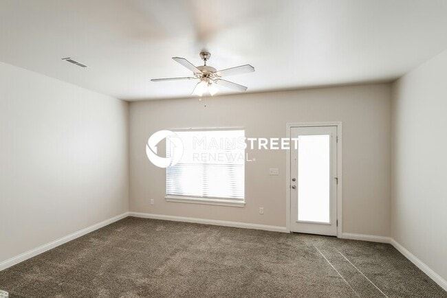 Building Photo - 3 Bedroom Pet-Friendly Home in CHARLESTOWN, IN with Main Street Renewal
