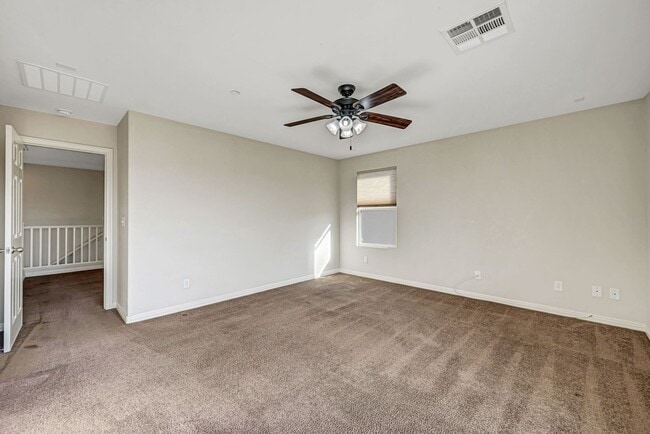 Building Photo - Henderson Home with Beautiful Strip Views