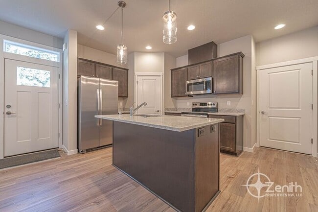 Building Photo - 4916 NE 2nd Ct