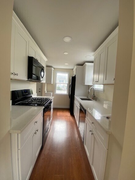 Kitchen - 37 Colonel Bell Dr