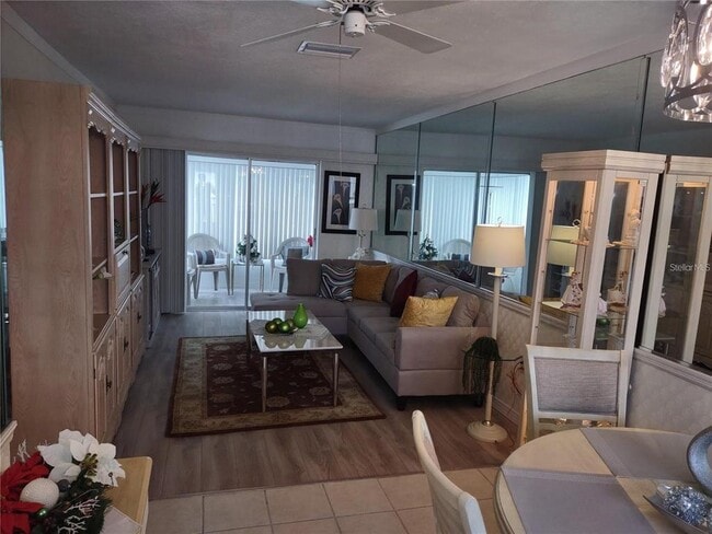 Building Photo - 2038 Canal Dr