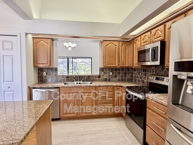 Building Photo - 553 Walnut Grove Pl