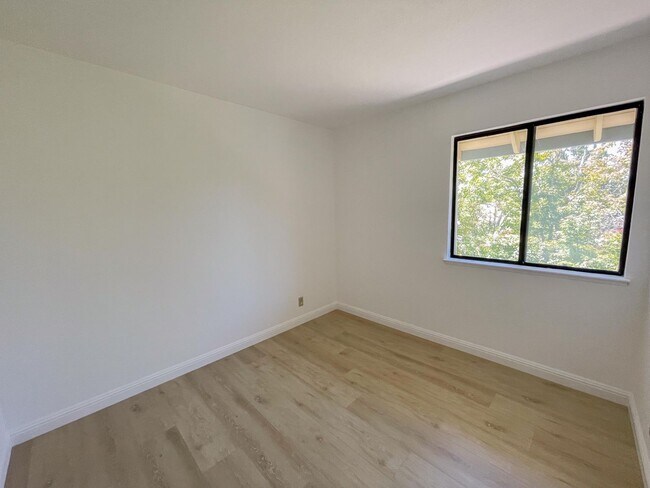 Building Photo - Castro Valley Home in Columbia