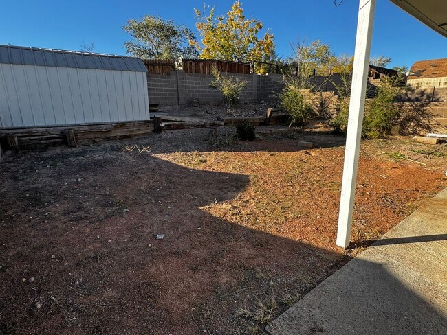 Building Photo - Rio Rancho 3 bedroom 2 bath home.