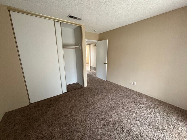 Building Photo - FOR RENT / 55+COMMUNITY