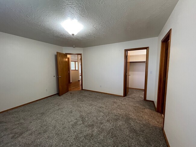 Building Photo - 1241 W Kimra St