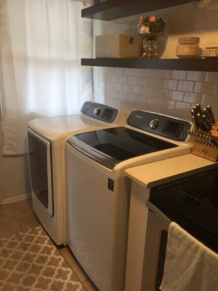 Building Photo - 2724 NW 23rd St