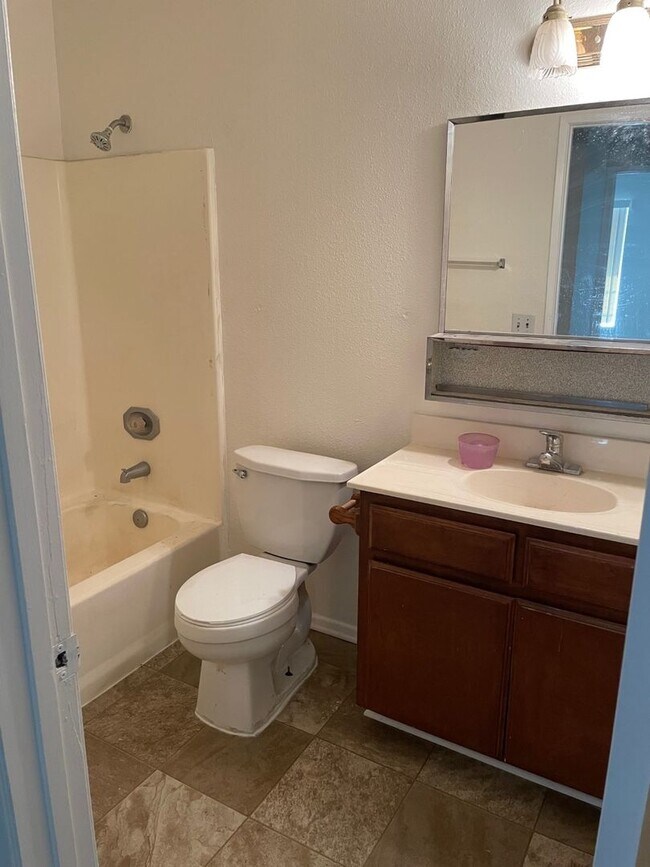 Building Photo - AVAILABLE NOW $200 off First Month Rent