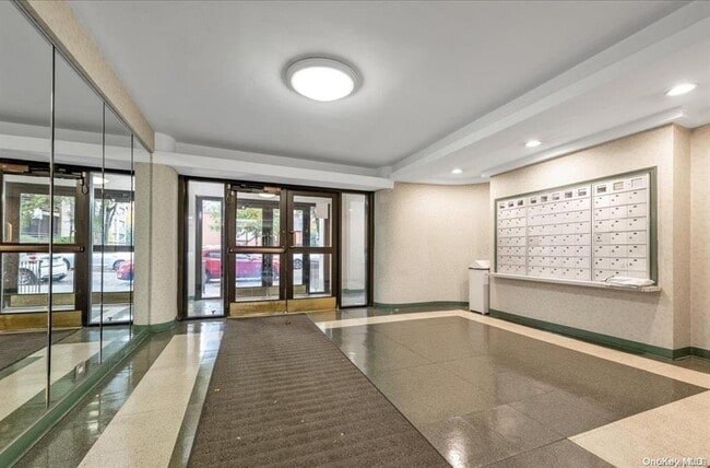 Building Photo - 98-10 64th Ave