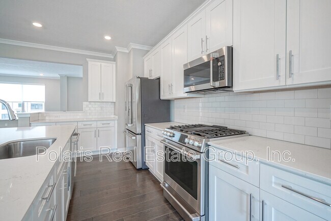 Building Photo - 673 Golborne St