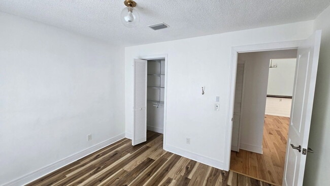 Building Photo - 211 N Cervidae Dr