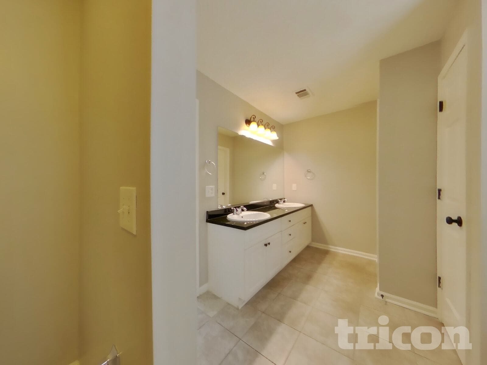 Building Photo - 214 Amber Trce