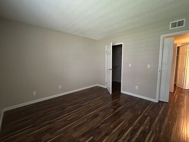 Building Photo - **Leasing Special** Newly renovated 1 Bed/1 Bath Condo near Lowry/Cherry Creek