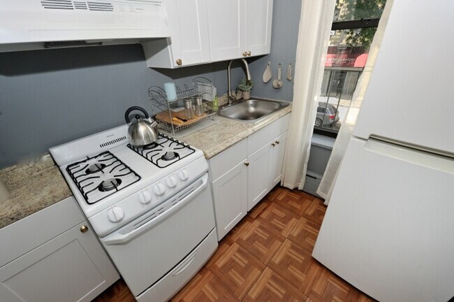 Building Photo - 321 E 78th St