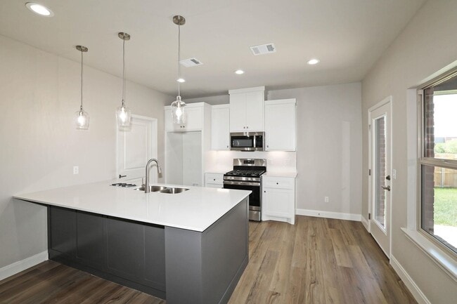 Building Photo - 4707 Carmel Ave