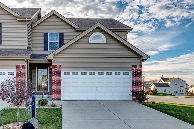 Building Photo - 803 Foxgrove Dr