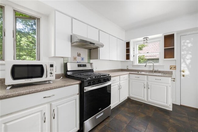 Building Photo - 272 Boulevard