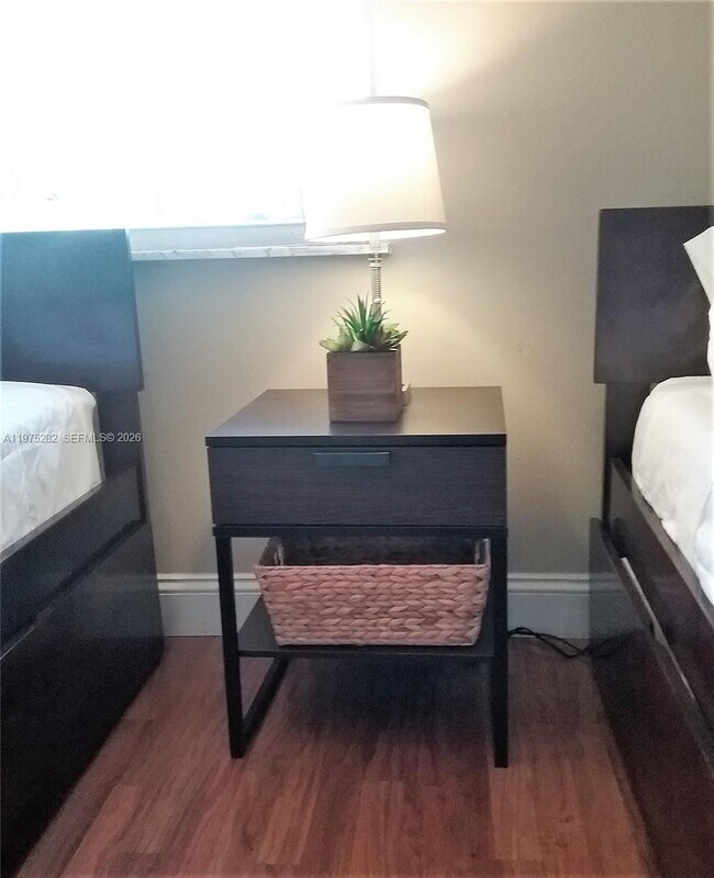 Building Photo - 401 Golden Isles Dr