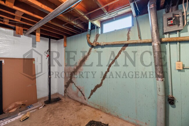Building Photo - 3052 S Bonn Ave