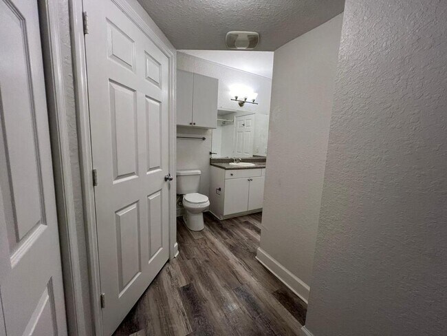 Building Photo - 202 E South St