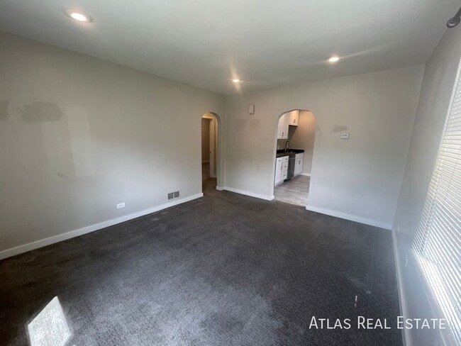 Building Photo - 3966 Utica St