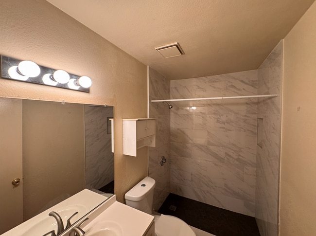 Building Photo - 8364 Summerdale Rd