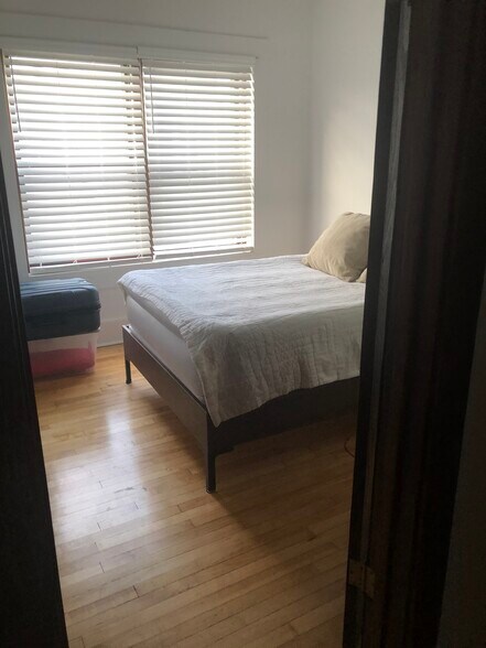 Building Photo - 412 Pleasant St