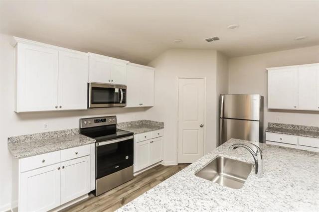 Building Photo - 2030 Delta Downs Dr