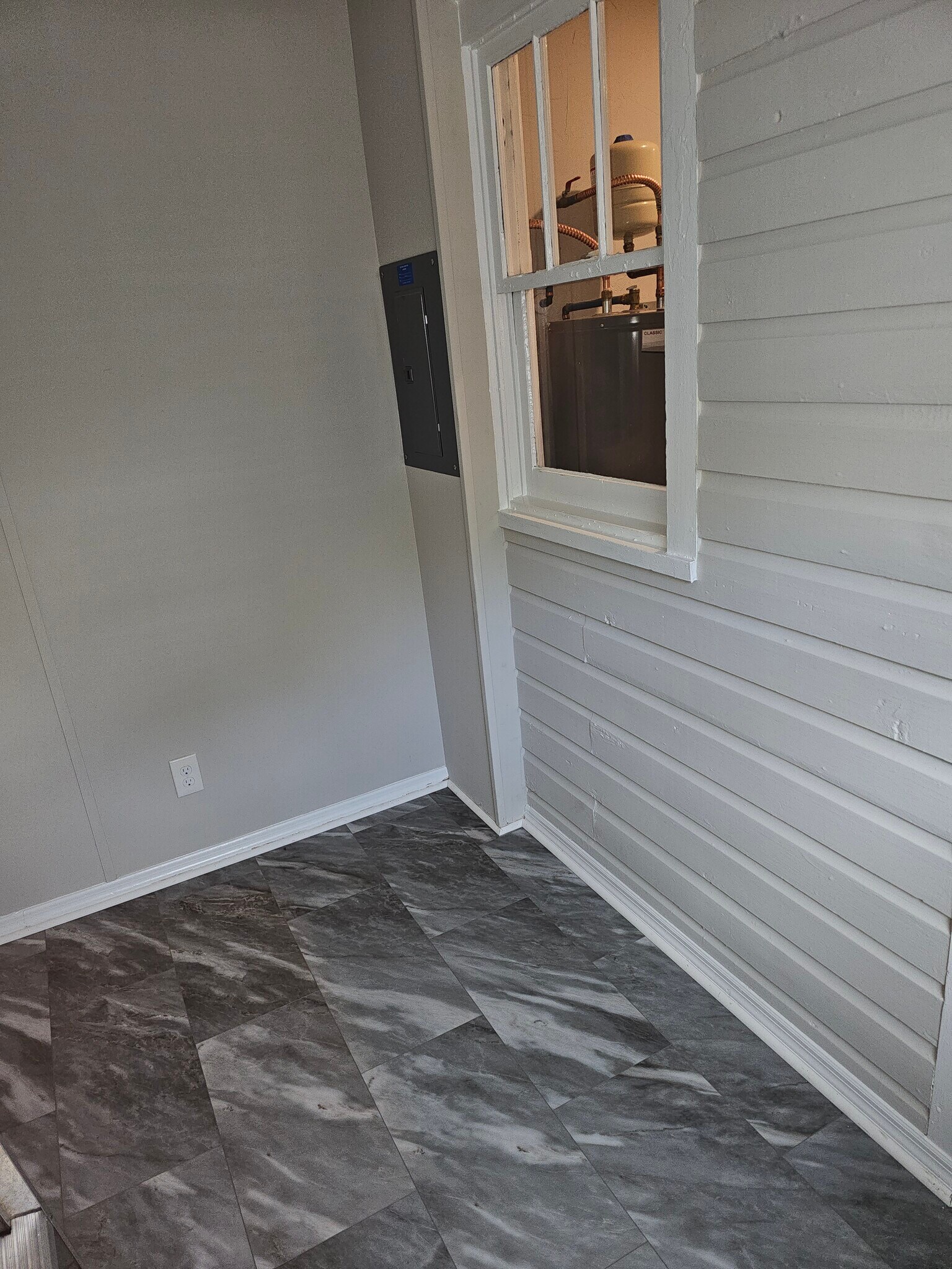 mudroom/ extra storage - 131 E Park Ave