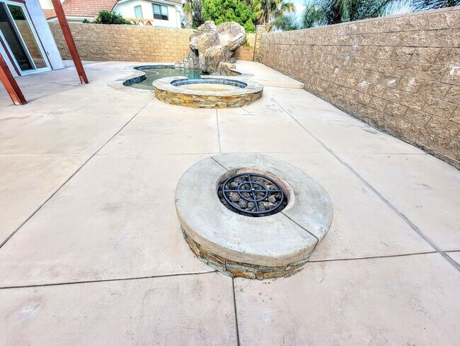 Building Photo - Pool House By Temecula Mall- Just Pure Ele...