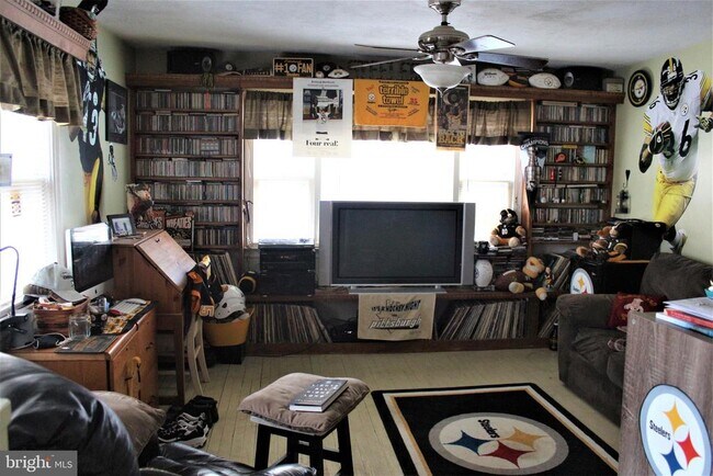 Building Photo - 217 Villanova Rd