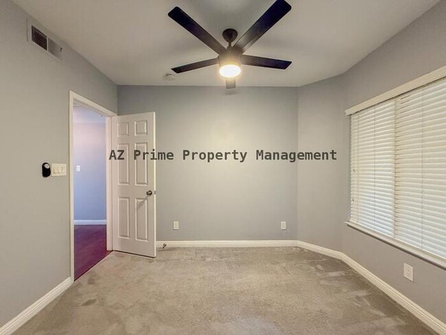 Building Photo - 750 E Northern Ave