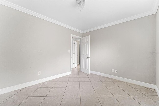 Building Photo - 1345 Drew St